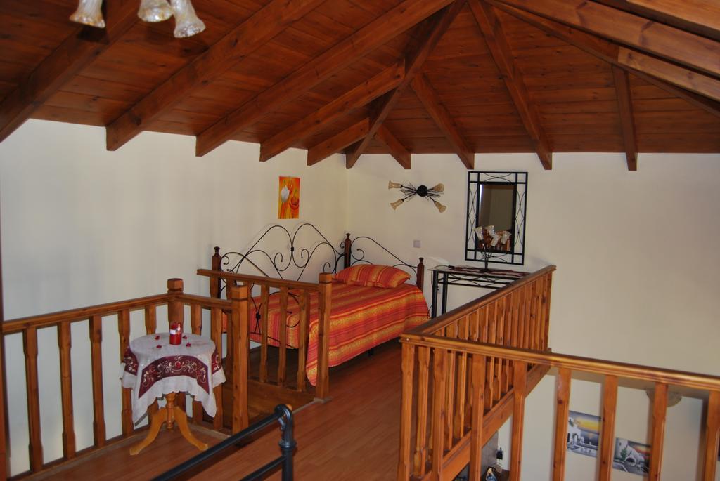 Вілла Mika'S House Chalki Town Номер фото